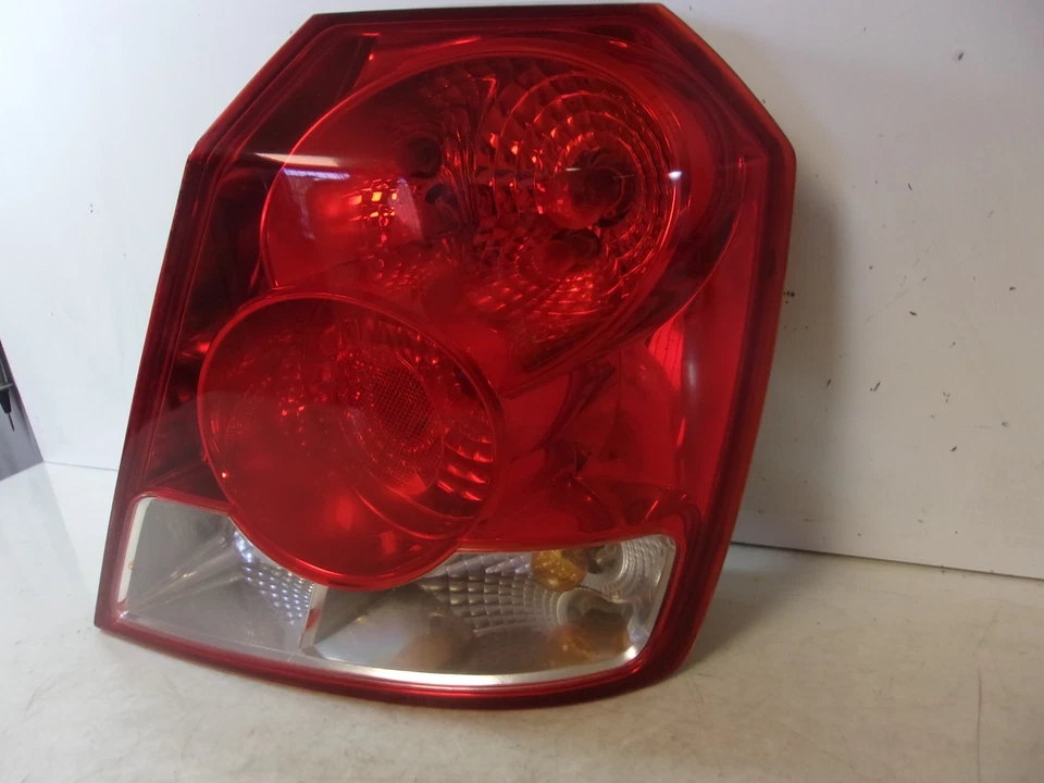 2004-2008 Chevrolet Aveo /Suzuki Swift /Pontiac Wave Passenger RH Tail Light OEM - Image 2 of 4