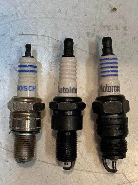 Caja de 50 lb de una variedad de bujías láser, Autolite, Bosch, AC Delco, Motocraft Foto 4 de 4