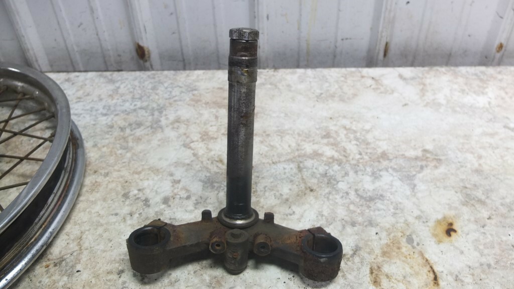 74 Kawasaki KZ400 KZ 400 K4 Lower Bottom Triple Tree Fork Shock