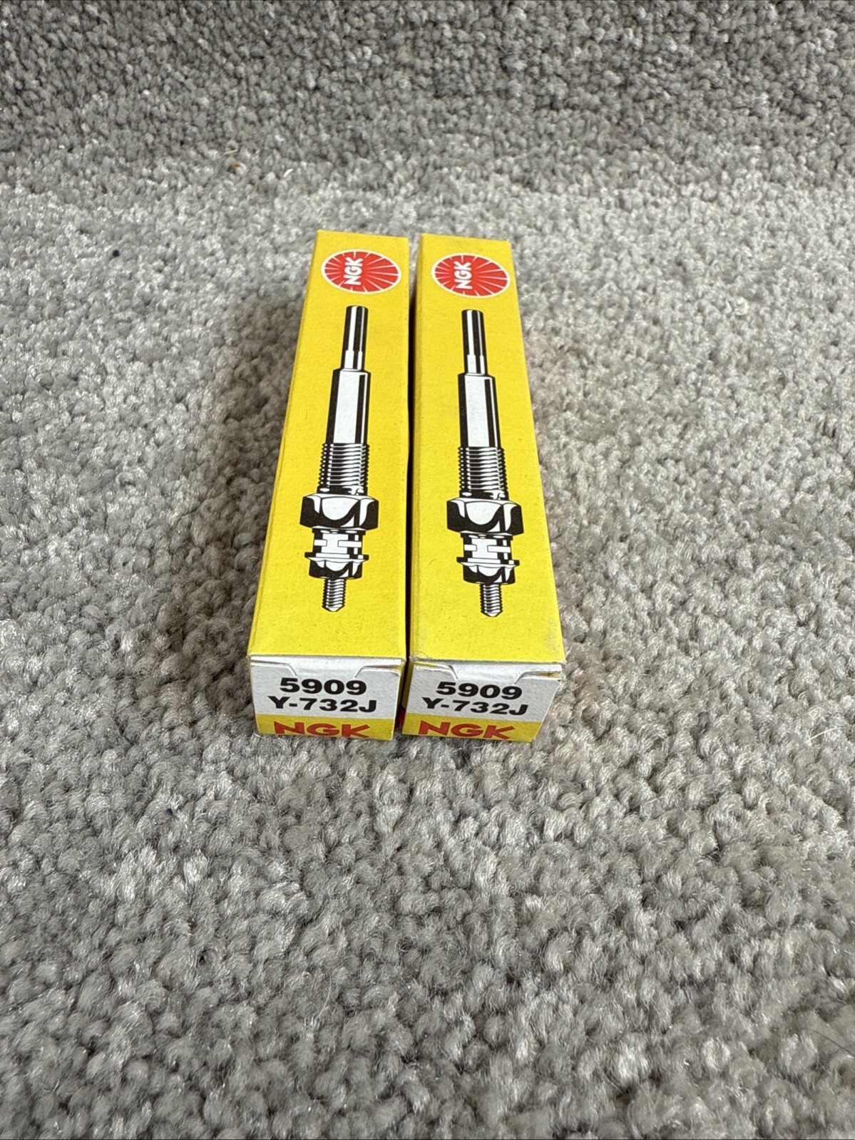 2 NGK SPARK PLUGS 5909 Y-732J Spark Plugs For Import Cars Volkswagen Diesel