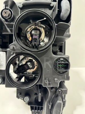 OEM 2019 - 2020 Hyundai Santa FE Halogen Headlight Right Passenger  