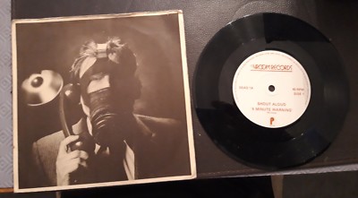 Shout Aloud '4 Minute Warning' 45 rpm Vinyl Single