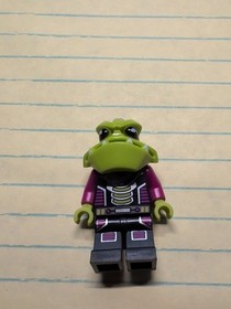 LEGO 7066 Alien Trooper Invader Minifigure Figure from Earth Defense HQ NEW