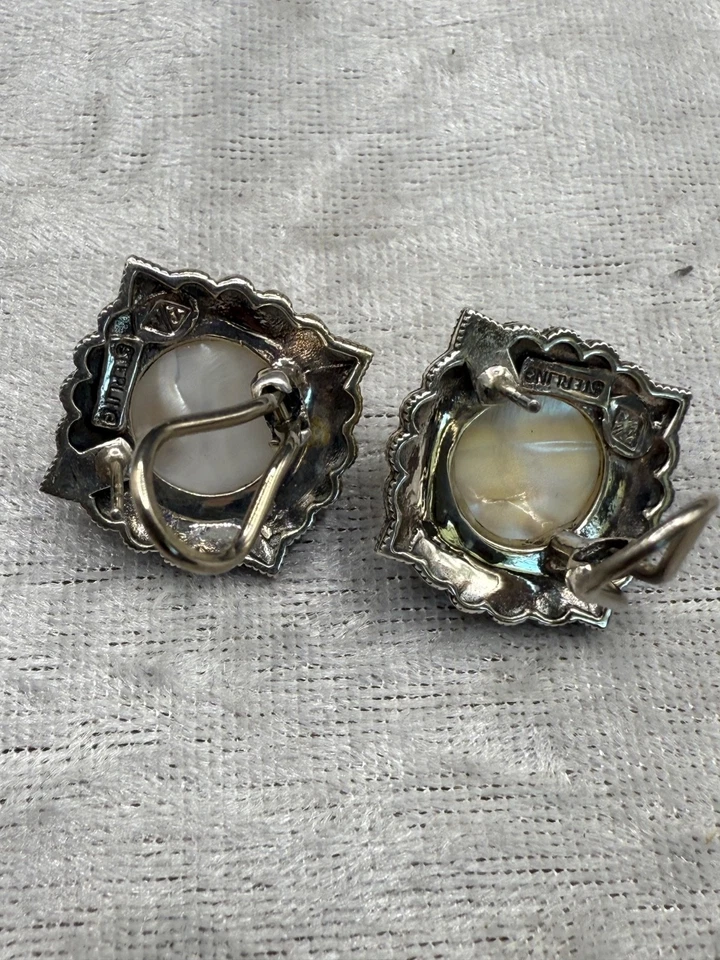 Pendientes cuadrados vintage de plata de ley Judith Jack imitación perla marcasitas Foto 4 de 4