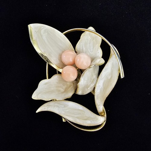 Gorgeous Vintage Enameled Flower Gold Tone Brooch Pin With Coral? Center