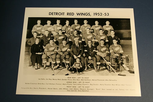 Detroit Red Wings Vintage 1952-1953 Team 8x10 Photo with Gordie Howe