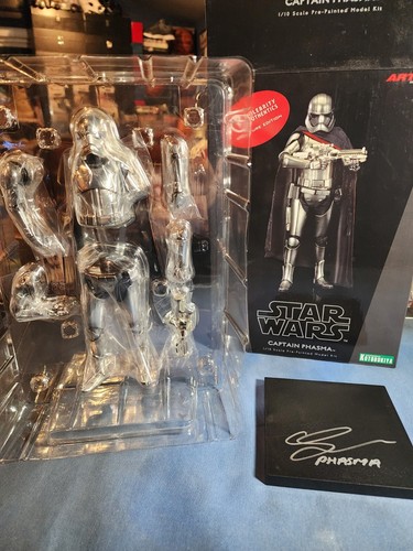 Gwendoline Christie Signed Star Wars Captain Phasma Statue Force Awakens CA COA - Picture 3 of 10