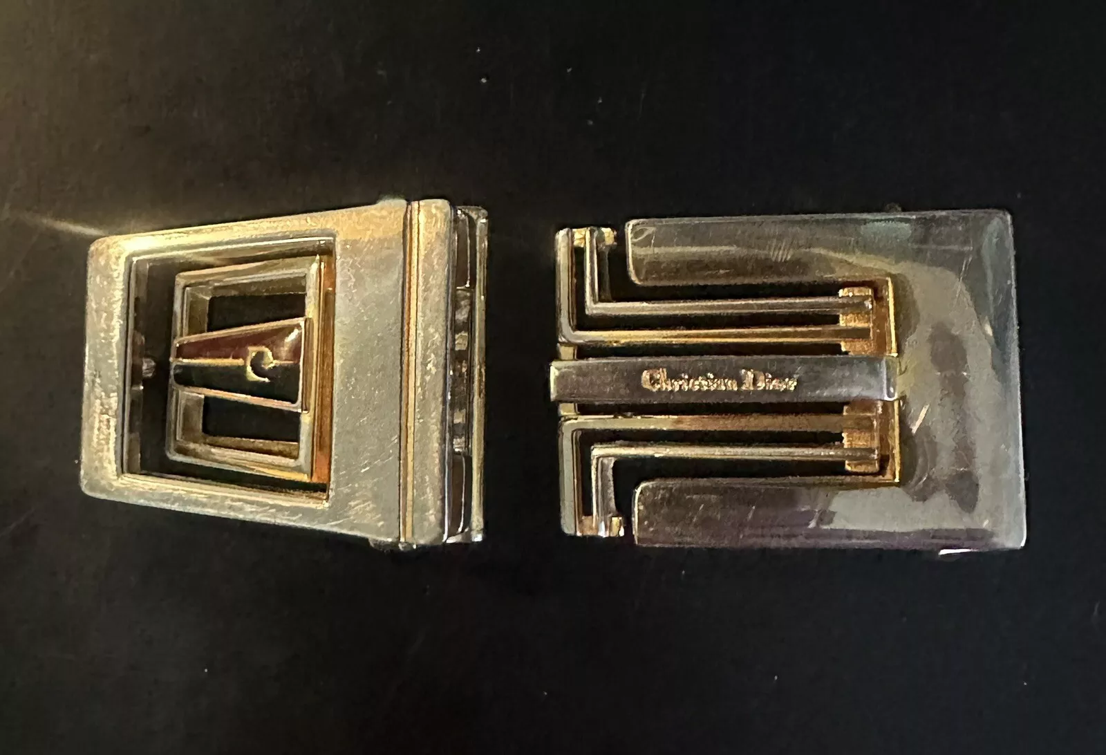 2 anciennes boucles de ceinture ton or Christian Dior