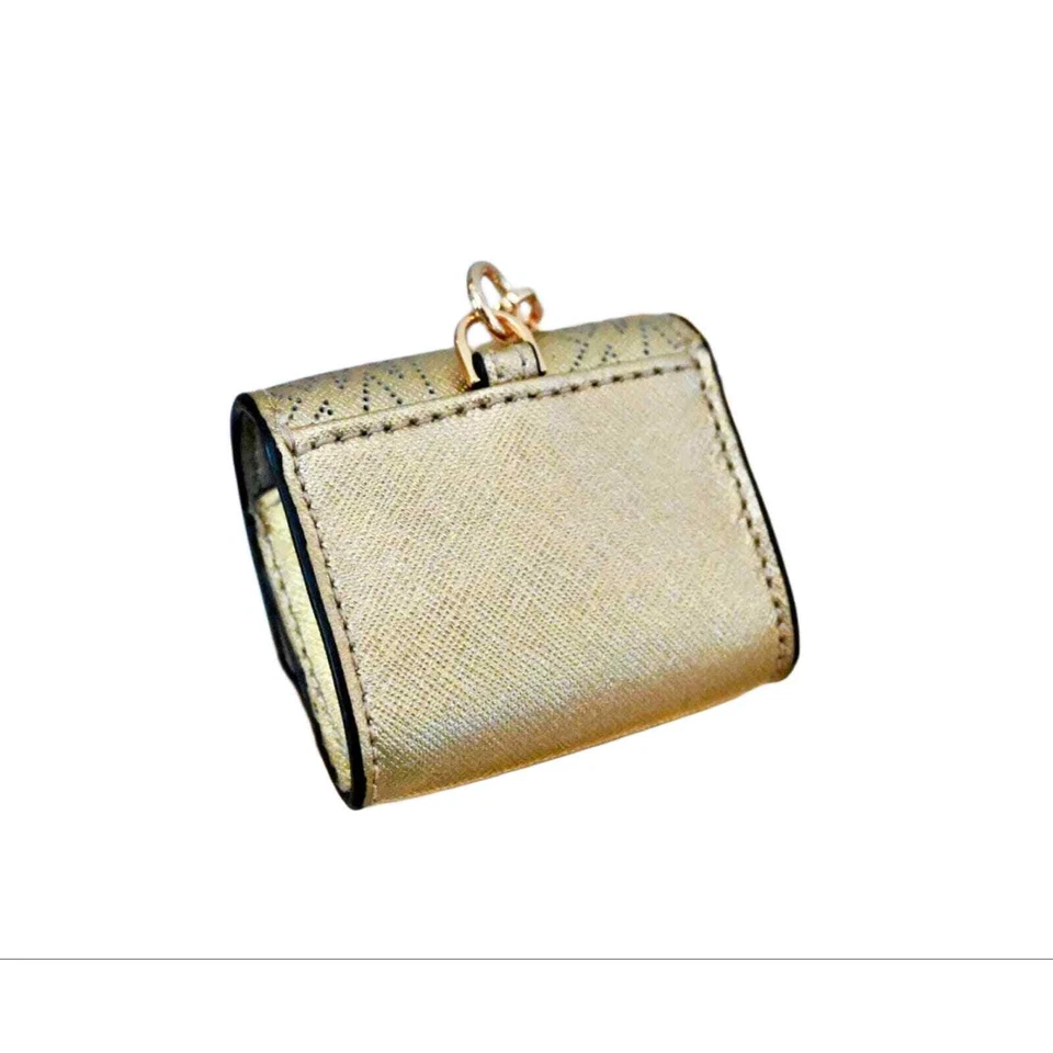 LEATHER CLIP CASE FOR AIRPODS MICHAEL KORS PALE GOLD & GOLD HARDWARE  - Image 4 of 4