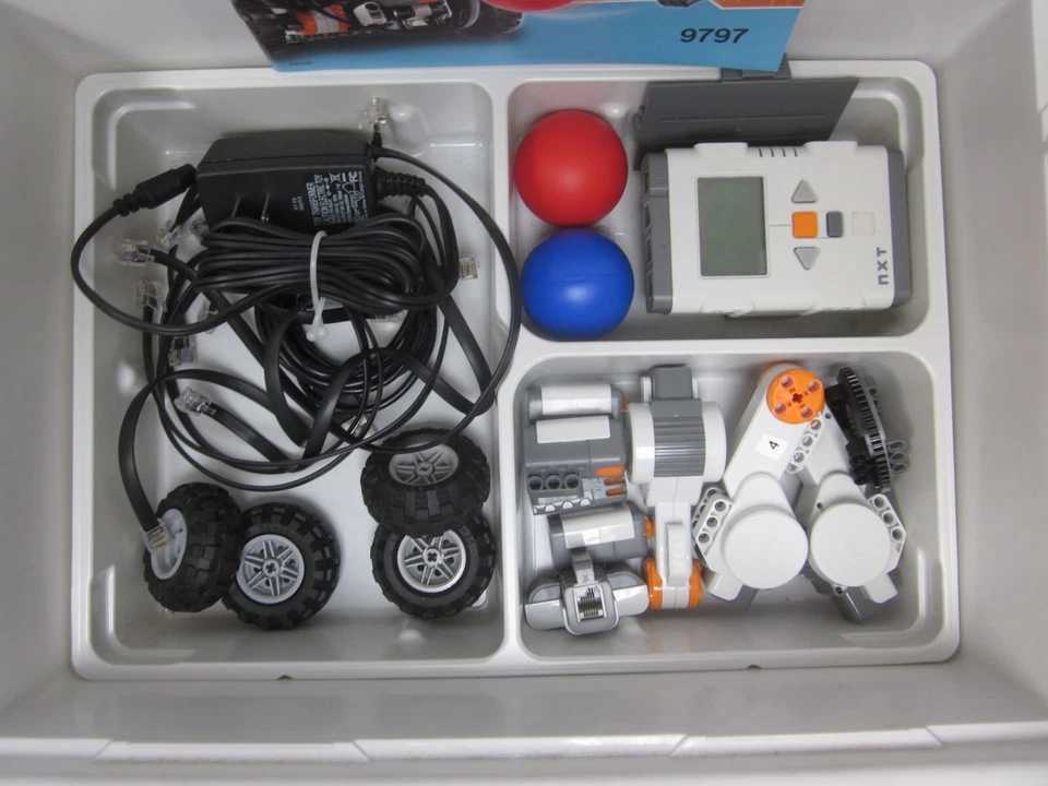 LEGO Education: Mindstorms Education Base Set (9797) 426 Pieces - Image 4 of 4