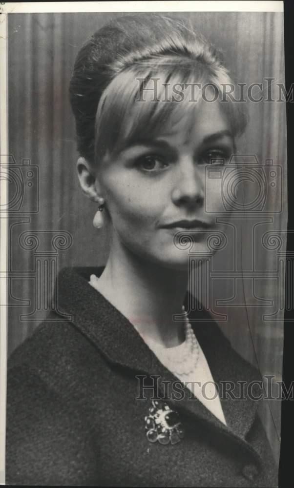 1964 press photo actress carole lynley after winning a divorce from ex-husband