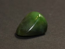 Kanadische Jade Sammlerstein (Nephrit) dunkelgrün