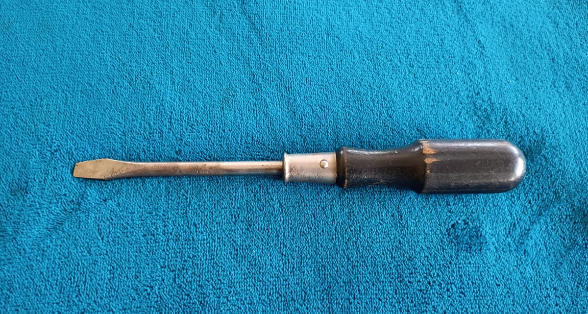 Vintage FORD MODEL T, A TOOL KIT SCREWDRIVER Wooden Handle in