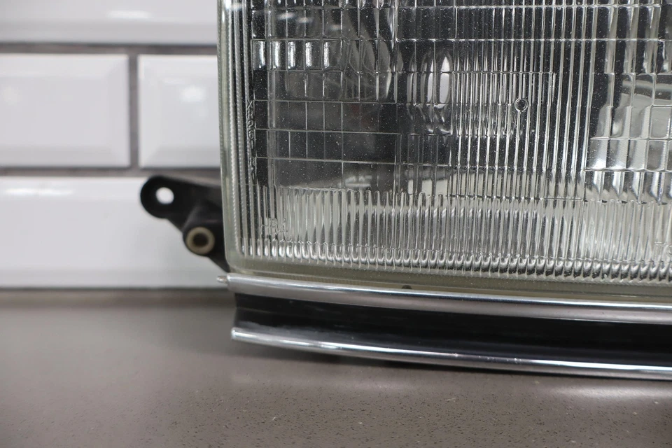 Lámpara de luz de pasajero derecho Lexus LX450 1996-1998 Foto 4 de 4