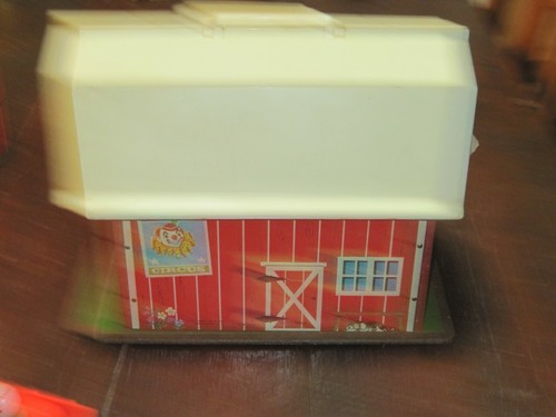 VTG 1967 FISHER PRICE PLAY FAMILY LITTLE PEOPLE FAMILY PLAY FARM 915 COMPLETE + - Picture 9 of 12