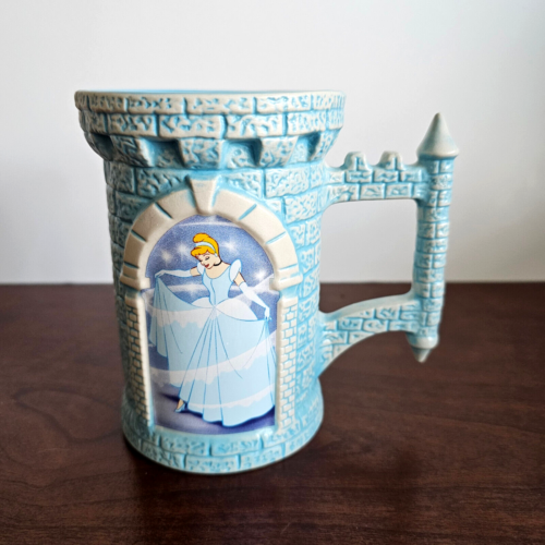 Disney Store Cinderella 70th Anniversary sculpted Castle Ceramic Mug 16 oz New - 第 1/4 張圖片