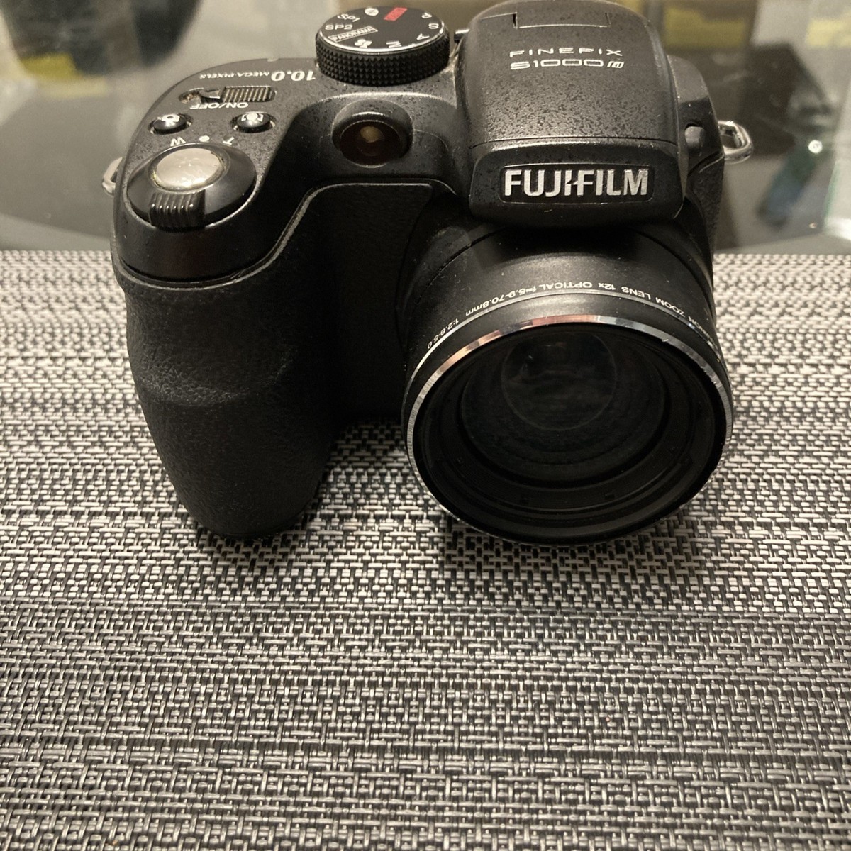 FujiFilm FinePix S1000FD 10MP 12x Optical Zoom Camera. Tested And