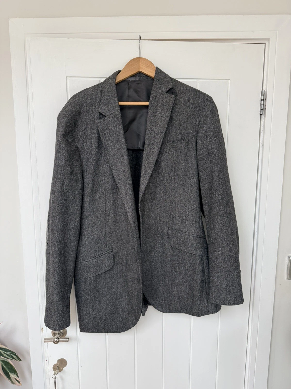 HACKETT MAYFAIR WOOL GREY HERRINGBONE BLAZER WITH CHEQUE ELBOW PATCHES 42 REG