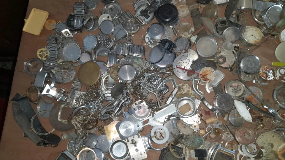 9 kilograms of watch parts lot 2 - Image 4 of 4