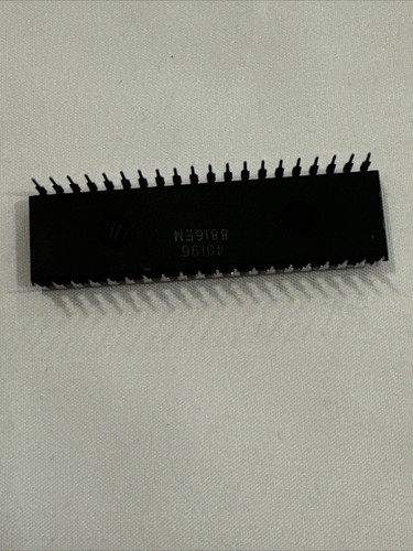P8051AH-40196 8-bit Microcontroller, 12 MHz, PDIP-40, AMD / Intel 8051AH 1980 - Picture 3 of 4