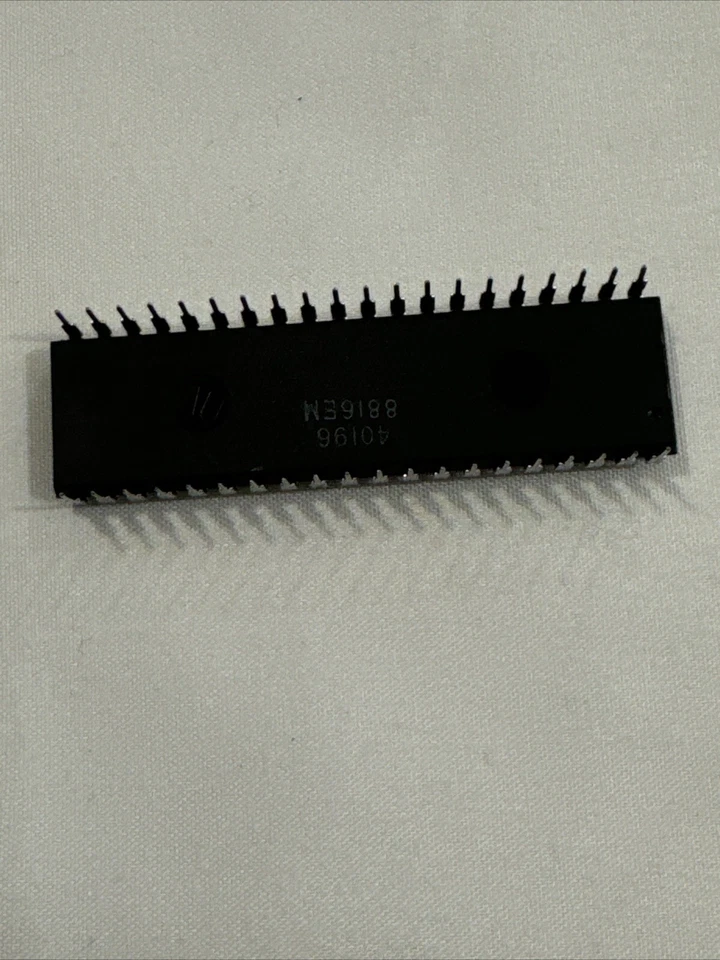 P8051AH-40196 8-bit Microcontroller, 12 MHz, PDIP-40, AMD / Intel 8051AH 1980 - Image 3 of 4