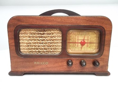 PHILCO 41-220 VINTAGE ANTIQUE AM TUBE RADIO - Plays