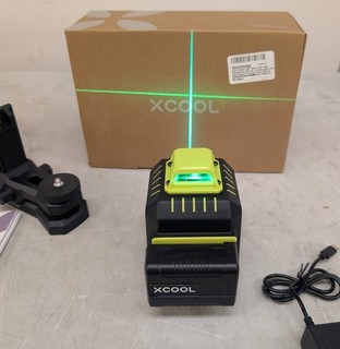 Xcool FS 02 Green Laser Level w stand / Battery Operated / As new / NO RESERVE