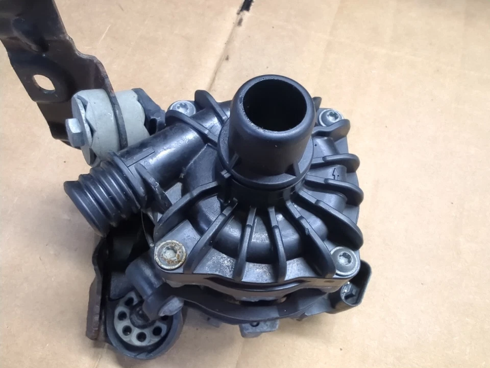 Bomba de agua auxiliar híbrida BMW X5M X6M X6 2010-14 11517584088 (CÓDIGO DE FECHA 2016) Foto 3 de 4