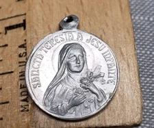 Vintage Medal Pendant St Therese Of Lisieux A6
