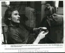1988 Press Photo Kevin Kline in a scene from "The January Man." - hcq31822