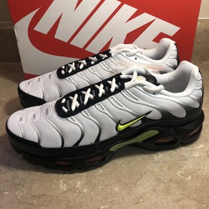 air max plus white black volt