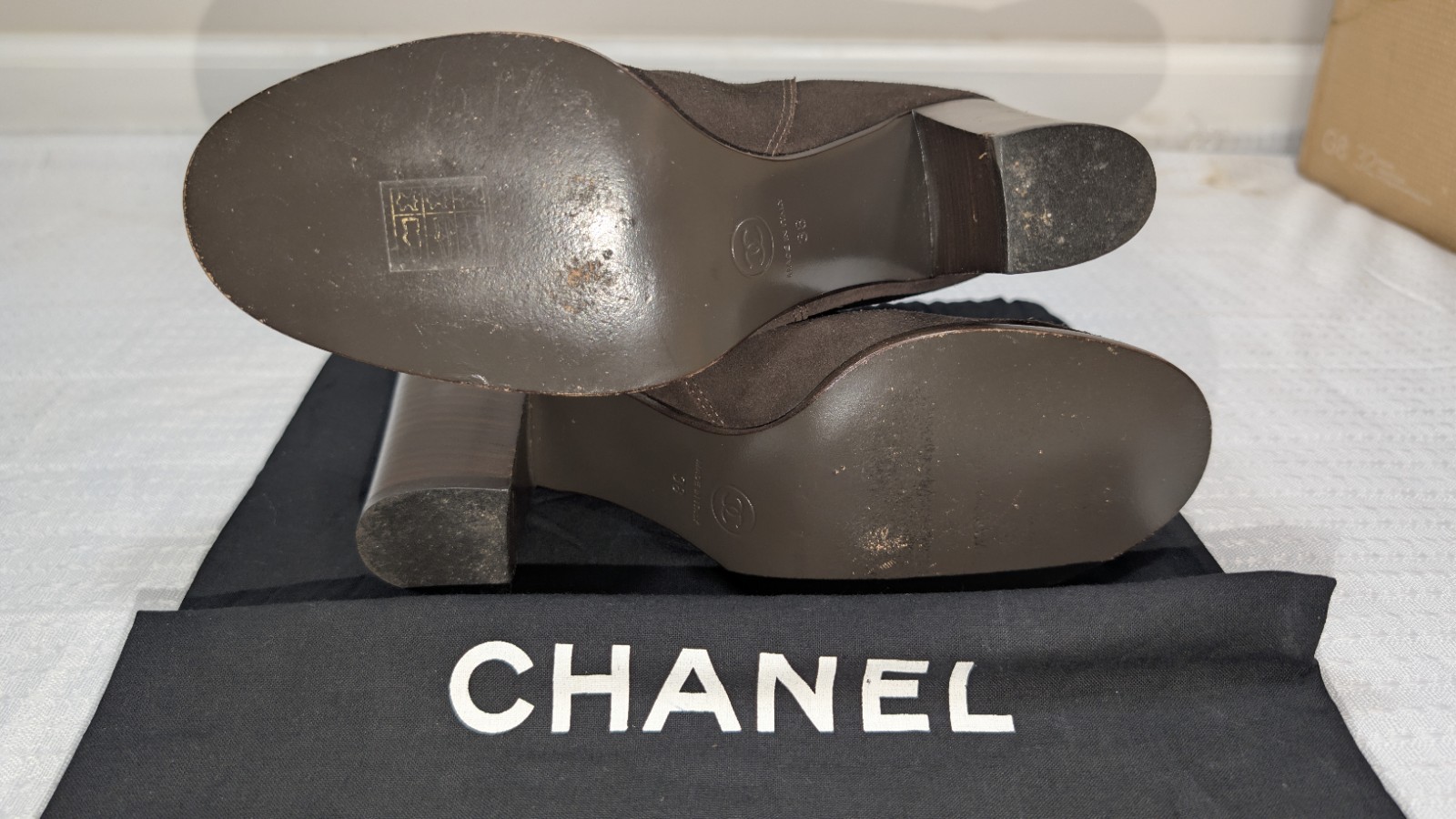 Chanel Brown Suede Ankle Booties Lucite Block Heel CC Logo Authentic + Dust Bag thumbnail 6