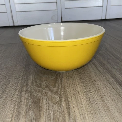 Vintage Pyrex - Yellow Model No. 403 - 2 1/2 Qt. Mixing Bowl