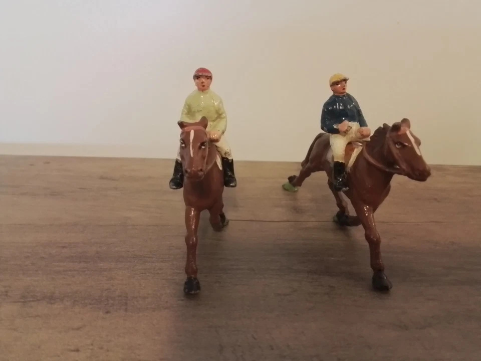 Quiralu ancien 2 jockeys et chevaux trotteurs tiercé en bon état d’origine - Photo 2/4