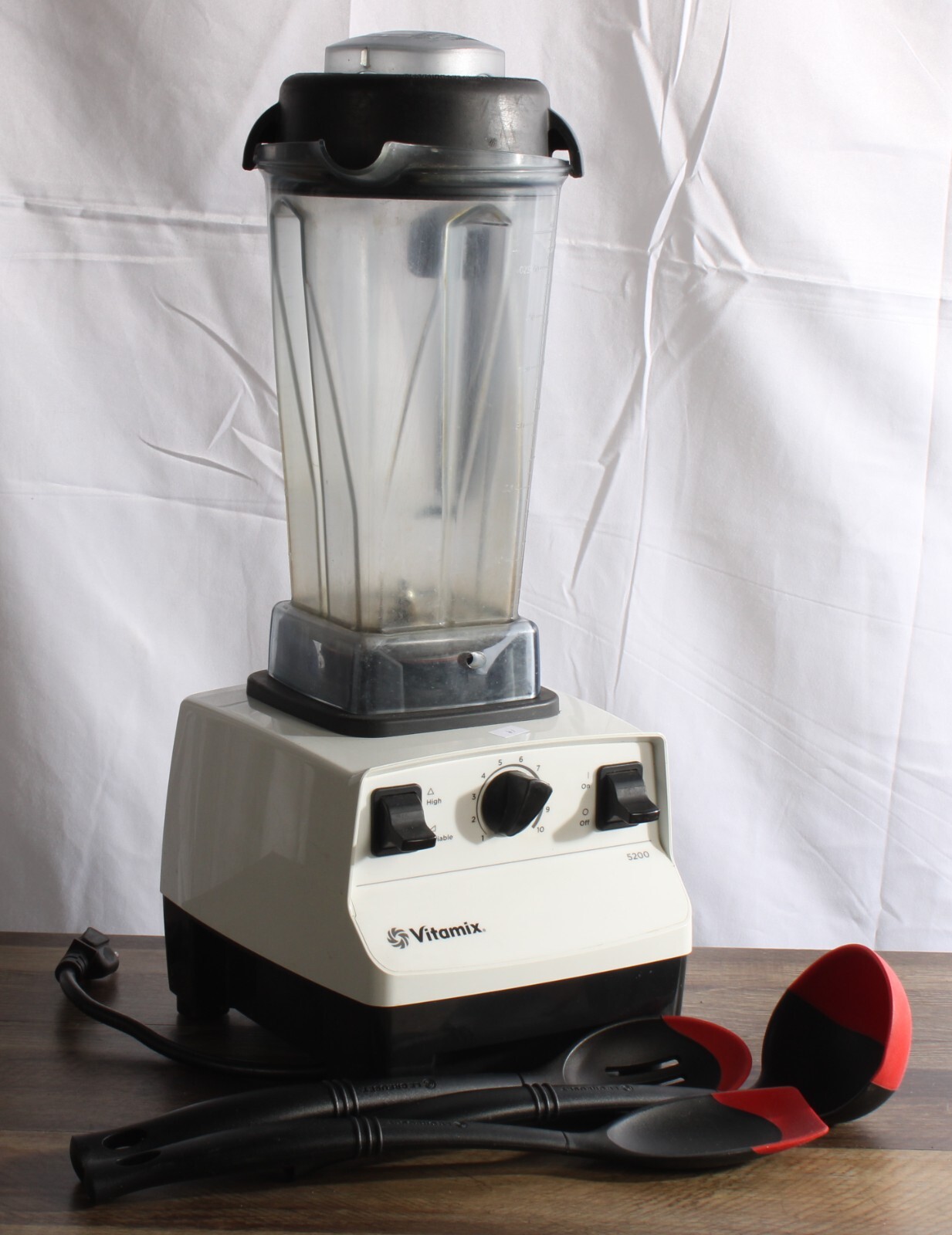 Vitamix 5200 ProfessionalGrade SelfCleaning Blender 64oz Container