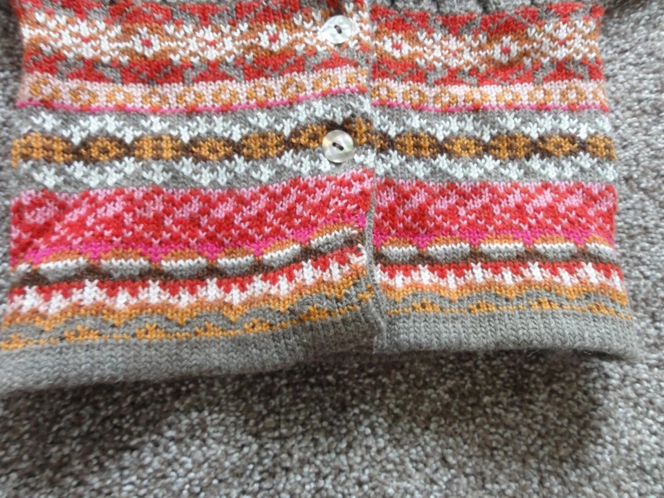 NUEVO BEBÉ NIÑA CÁRDIGAN MARRÓN ACEITOSO MEZCLA LANA SUÉTER CON PATRÓN ROSA TALLA 56 Foto 4 de 4