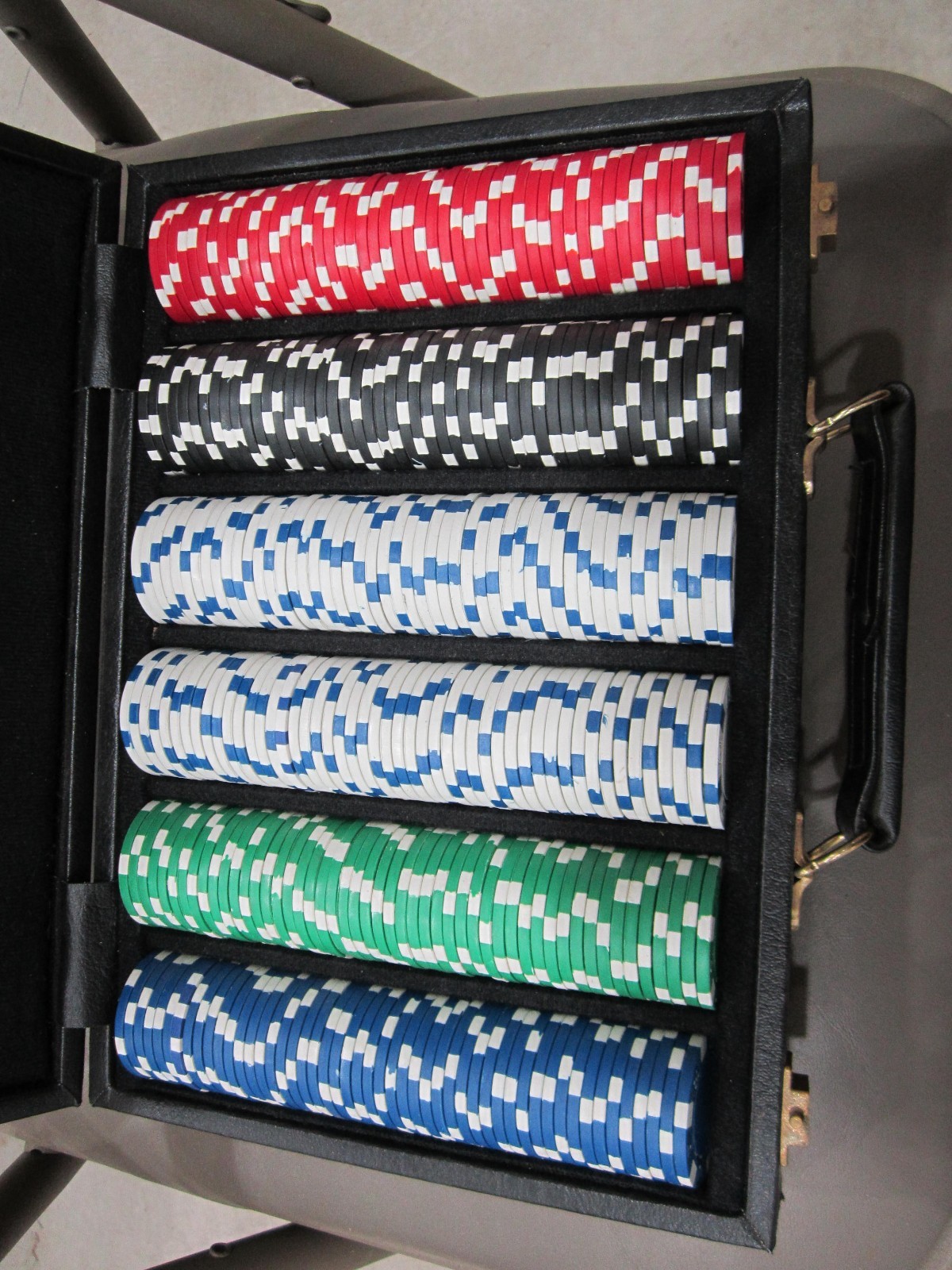 POKER Chip SET w/ Black TRAVEL CASE & CARRY HANDLE 300 Heavy Poker Chips