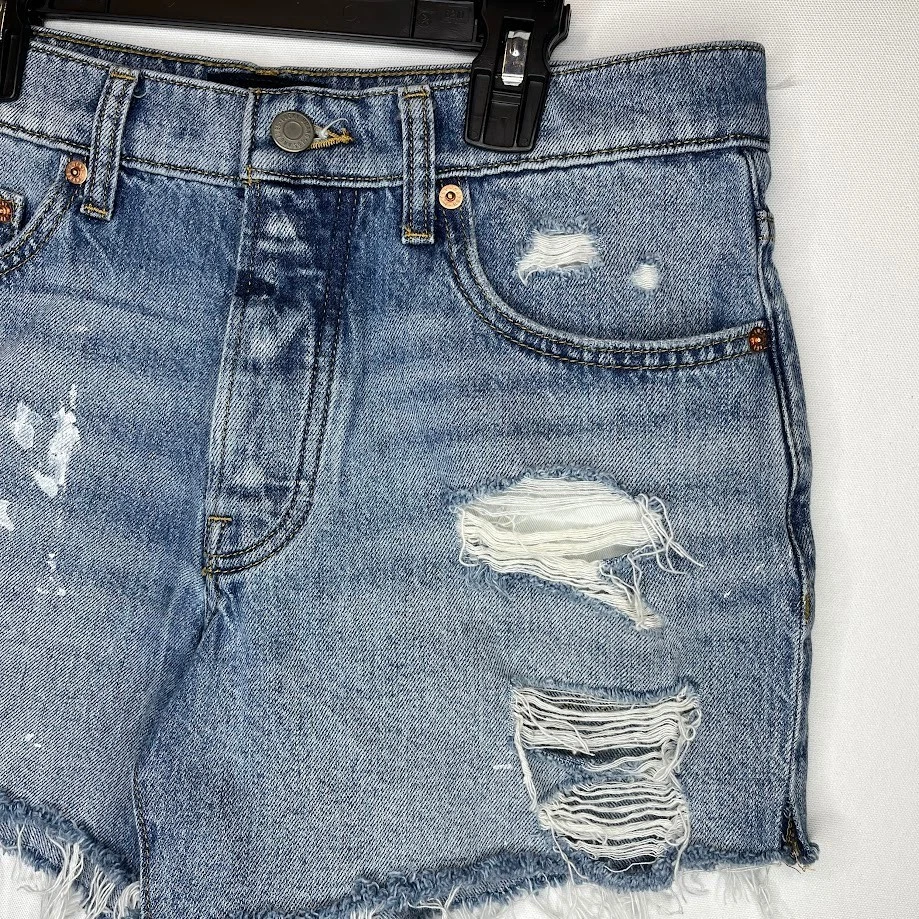 Lucky Brand Women’s 4/27 Distressed Cutoff Denim Shorts 90s Midi Short - Image 3 of 4
