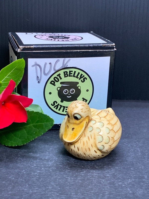 Harmony Kingdom Pot Bellys "Pluckie" Farmyard Series 2001 Box Figurine in Box
