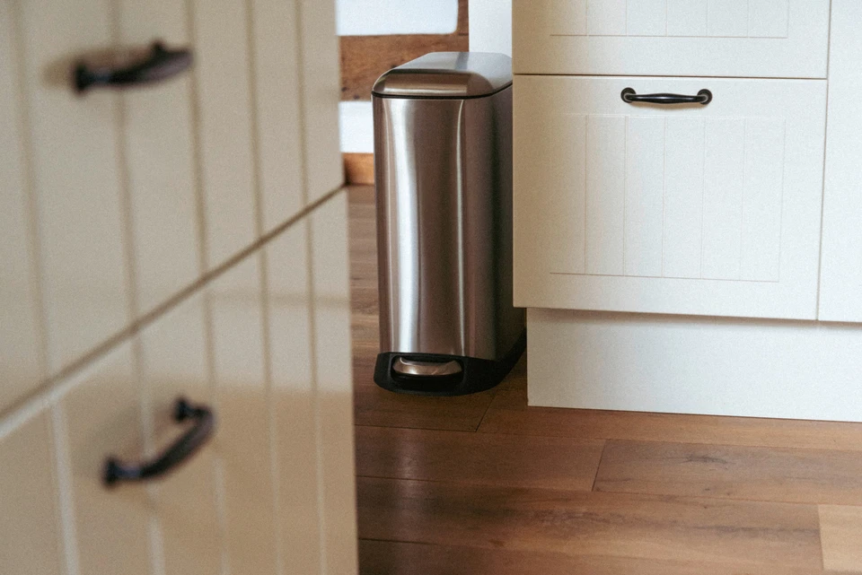 WENKO Treteimer Mod. Design 12 L, Easy-Close, Edelstahl, mit herausnehmbarem Ein - Bild 4 von 4