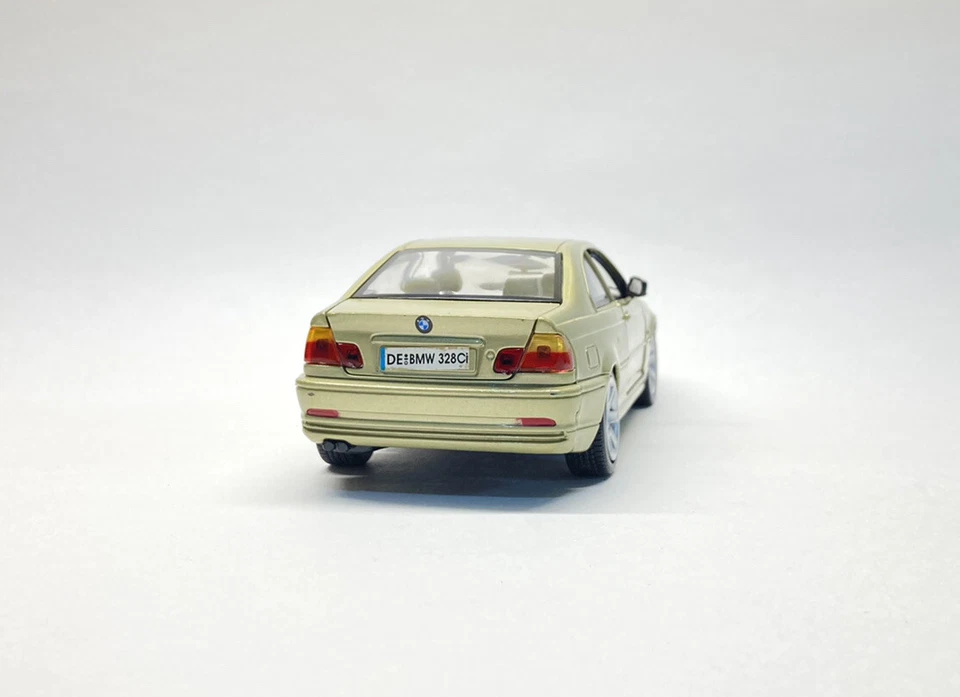 BMW 328Ci Diecast Metal Car Golden Steering Wheels 1:24 Scale 73255 Model - Image 3 of 4