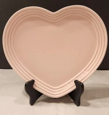 Le Creuset Matte SUGAR PINK 9"w Heart Stoneware Plate Wedding Valentine Love NWT
