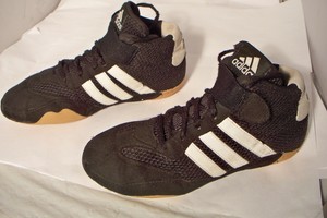 boys size 5 wrestling shoes