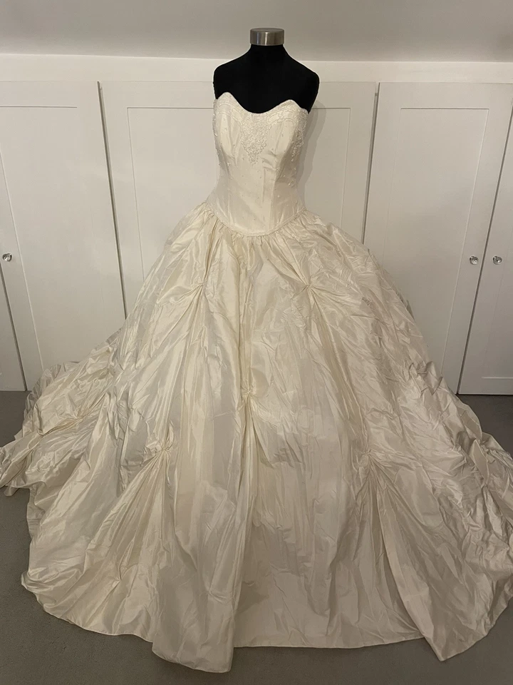 VINTAGE 100% SILK Wedding Dress HUGE Sparkling Ivory Pintuck Size 16 Long Length - Image 2 of 4