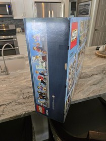 LEGO CREATOR: Assembly Square (10255) NEW FACTORY SEALED