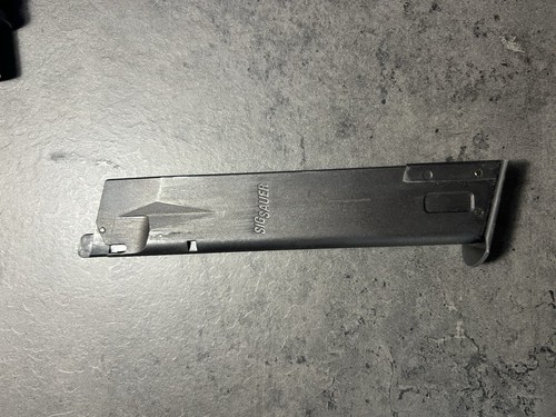 Tokyo Marui P226 E2 GBB Airsoft Pistol with extended Magazine (read description) - Picture 9 of 9