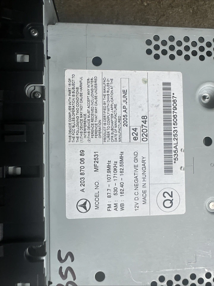 2005-07 Mercedes Benz W203, C350, C320 Radio Stereo CD Player AM FM Radio OEM - Image 4 of 4