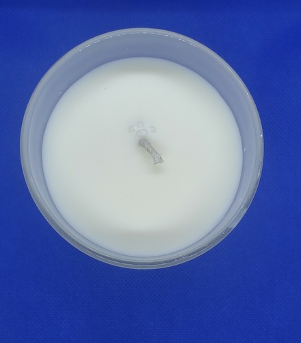 Essence Of Brie hand made Candle clean cotton scent. - Picture 4 of 6