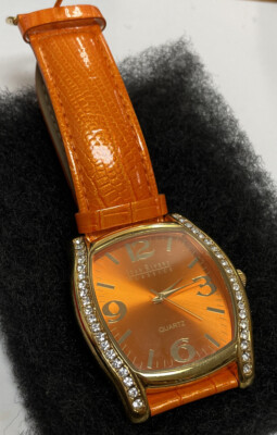 JOAN RIVERS CLASSICS ORANGE LEATHER GOLD TONE RHINESTONE  display picture 1