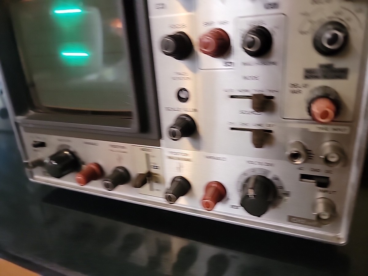 Hitachi V-353 F 35Mhz Dual Channel Oscilloscope V 353 F in Hitachi V-353 F 35Mhz Dual Channel Oscilloscope V 353 F in